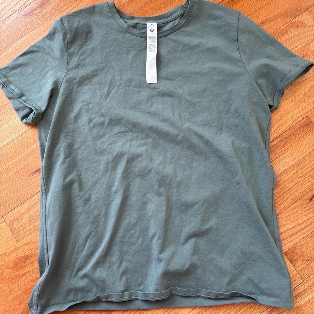 lululemon athletica Olive Short Sleeve Tee